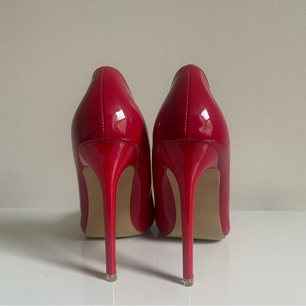 Red Pointed Toe Pumps - Picture 4 of 4